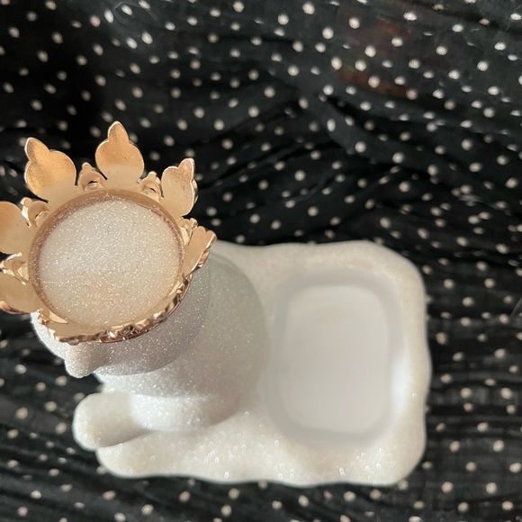 The cutest soap holder ever from Bath & body Work. Christmas limited edition. - Picture 4 of 6